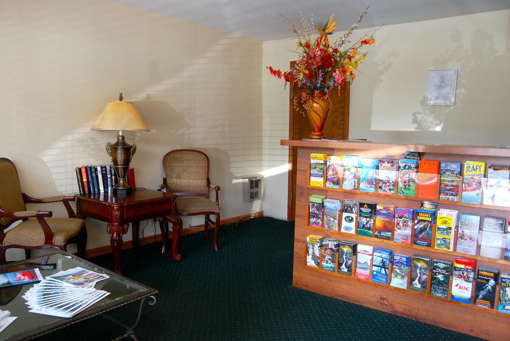 Wakita Court Motel Queensbury Extérieur photo