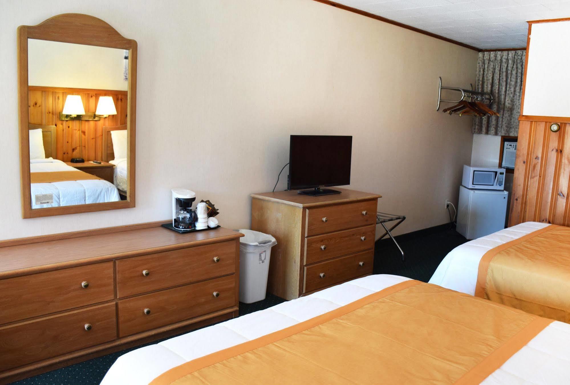 Wakita Court Motel Queensbury Extérieur photo
