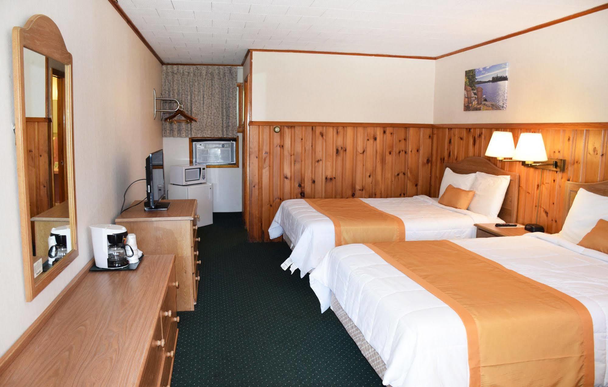Wakita Court Motel Queensbury Extérieur photo